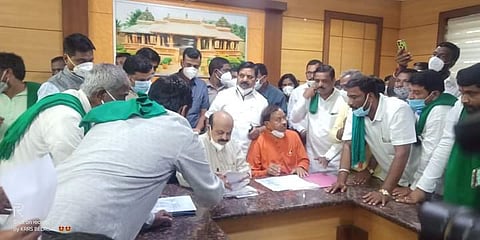 'राष्ट्रीय महामार्गाच्या रुंदीकरणामुळे शेतकऱ्यांचे कोटींचे नुकसान'