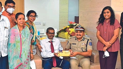 देवानंदचा १३५ दिवस मृत्यूशी संघर्ष; धोका टळलेला नाही