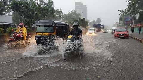 Rain News: मध्य महाराष्ट्रात तुरळक ठिकाणी मुसळधार पावसाचा अंदाज