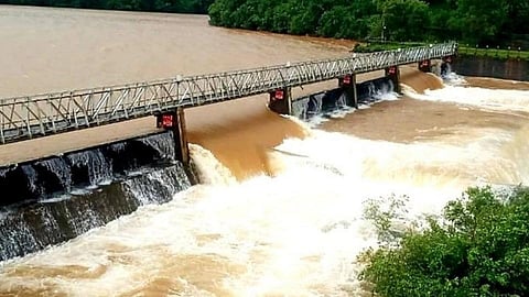 Kolhapur Rain - राधानगरी धरणाचे 2 स्वयंचलित दरवाजे उघडले