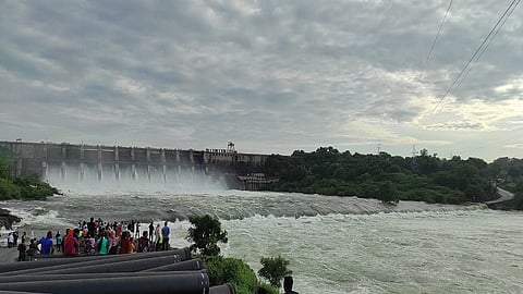 जिंतूर (जि.परभणी) : येलदरी धरणाचे आता सर्वच दरवाजे दोन मीटर उघडून ८७ हजार ९७.६० क्युसेक्स विसर्ग नदीपात्रात सोडण्यात येत आहे.