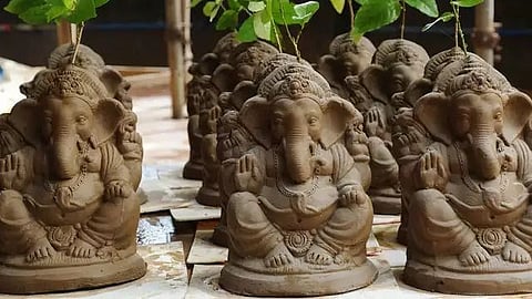 घरोघरी अवतरले 'इको फ्रेंडली' बाप्पा'