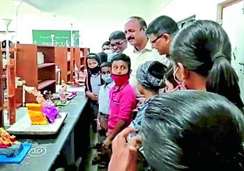 चंदगड: विद्यार्थ्यांच्या कलाकारीतून साकारल्या बाप्पांच्या मूर्ती