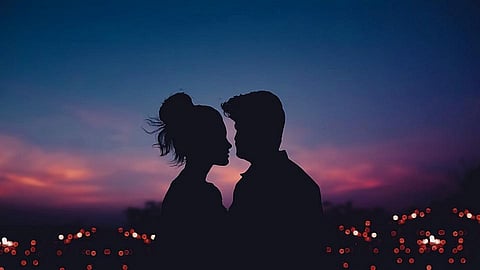 तुम्ही प्रेमात पडला आहात का? जाणून घ्या कसे ओळखाल 