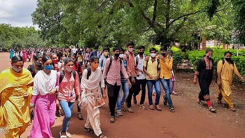 पहिली ते चौथीच्या शाळांचा बुधवारपर्यंत निर्णय !