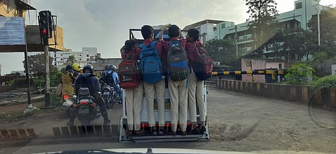 विद्यार्थ्यांची परवड