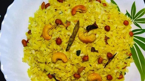 Diwali Festival 2021 : तळलेल्या पोह्यांचा चिवडा