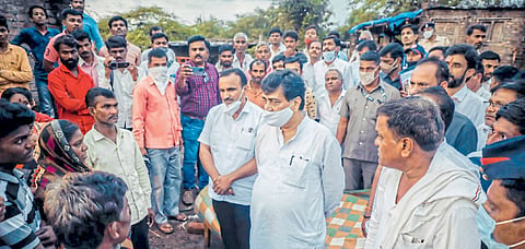 Nanded : पालकमंत्री अशोक चव्हाण यांनी केली नुकसानीची पाहणी