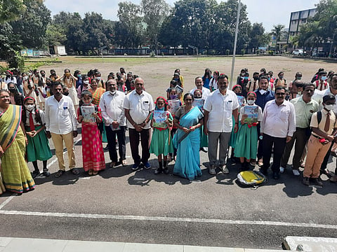 विश्रांतवाडी परिसरात विद्यार्थ्यांचे अनोख्या पद्धतीने स्वागत
