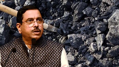 "...म्हणून कोळसा टंचाई निर्माण झाली"; केंद्रीय मंत्र्यांचं स्पष्टीकरण