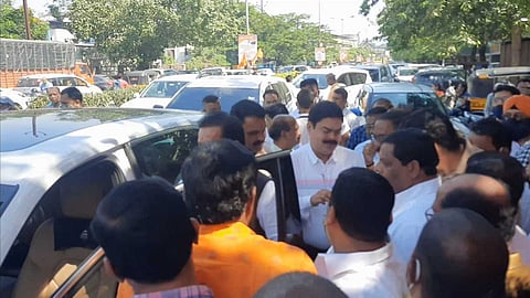 वसई शिवसेनेत खळबळ, १५० पदाधिकाऱ्यांनी दिले सामूहिक  राजीनामे 