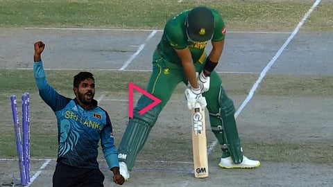 Video : हसरंगाची हॅटट्रिक, T20 WC मध्ये पहिल्यांदाच असं घडलं 