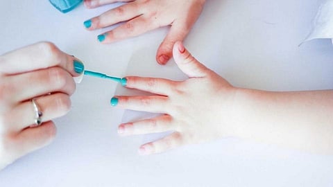 nails