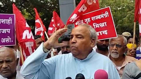 माकपच्या कार्यकर्त्यांवरील पोलिस दडपशाहीचा निषेध : आडम मास्तर
