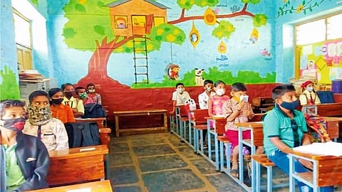 जळगाव : प्राथमिक शाळांमध्‍ये ऐकू येणार किलबिलाट