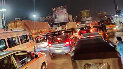 डांगेचौक हिंजवडी रस्ता जाम, दोन तास वाहतूक कोंडी