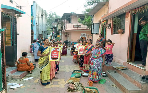  इंधन दरवाढीविरोधात जनवादी महिला संघटनेचे आंदोलन 