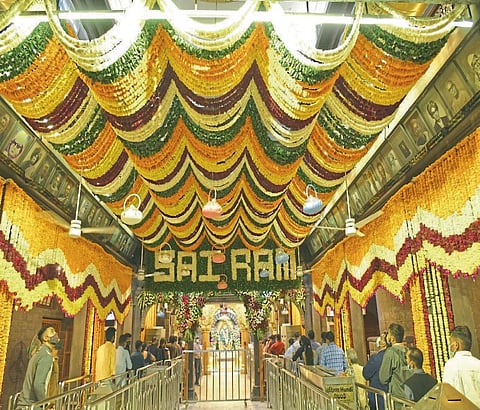 अहमदनगर : भक्तीतून सजला साईंचा दरबार