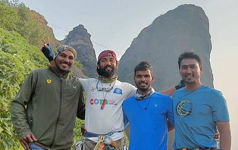रायगड : प्रस्तरारोहक मॅकमोहन हुले यांनी सर केला 300 फूट नागफणी कडा