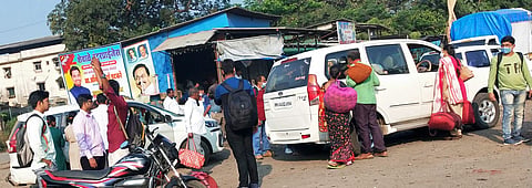 एसटीचा संप; प्रवाशांची गैरसोय व खोळंबा