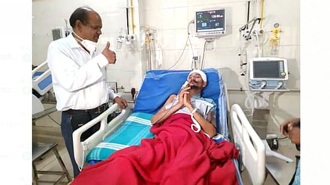 मेंदूमध्ये रक्त गोठून मरणाशी झुंज देणाऱ्या रुग्णावर जिल्हा रुग्णालयात यशस्वी शस्त्रक्रिया