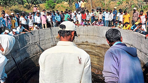 Two brothers and mother and a child drowned in Akola on the same day