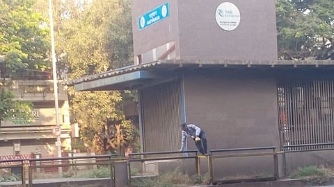Pune : BRT मार्ग ओलांडण्यासाठी नागरिक जीवावर उधार