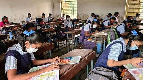 उद्या राष्ट्रीय संपादणूक सर्वेक्षण! परीक्षार्थींना लोकल प्रवासाची मुभा