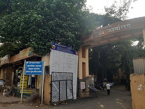 समाविष्ट मतदारांचे फॉर्म ग्रामपंचायत कार्यालयामध्ये घेण्याची मागणी
