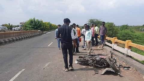 सावळेश्‍वर टोल नाक्‍याजवळ भीषण अपघात! एकजण जागीच ठार, चार जखमी