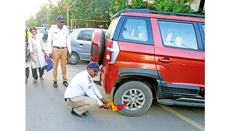 अकोला : वाहतुकीचे नियम मोडणाऱ्या १९७६  वाहनांवर कारवाई