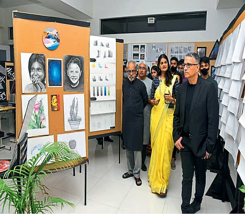 रझा काबूल : ‘अनंत तरंग’ प्रदर्शनाचे दिमाखात उद्‌घाटन