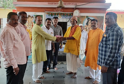 अनाथासोबत केली  दिवाळी साजरी 