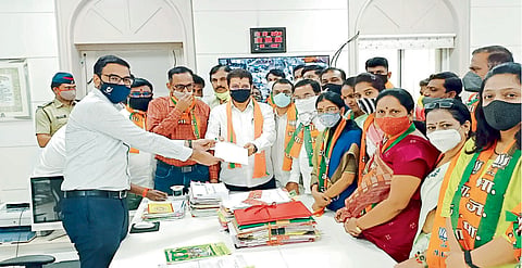 जळगाव : ओबीसी आरक्षण मिळेपर्यंत निवडणुका घेऊ नका 