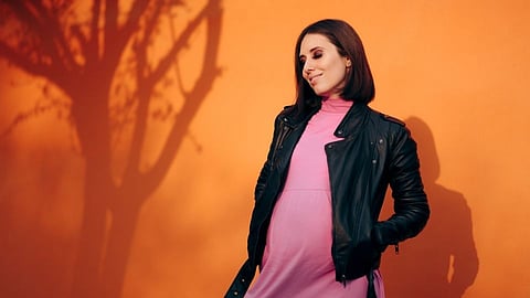  Maternity Fashion :  प्रेग्नेंसीमध्ये फॅशनबल दिसायचय? ट्राय करा हे लूक