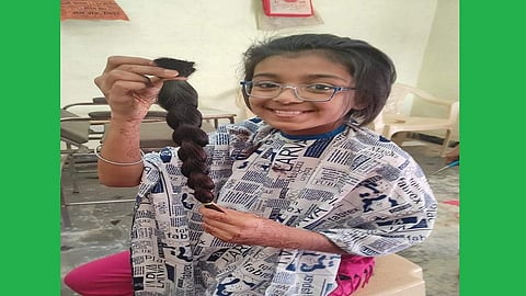 Parbhani's Girl Donate Her Hairs For Cancer Patients 