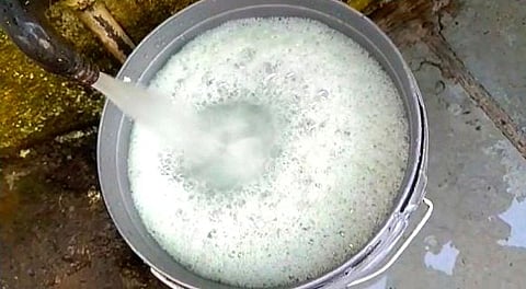 नळाला आले फेसाळलेले पाणी
