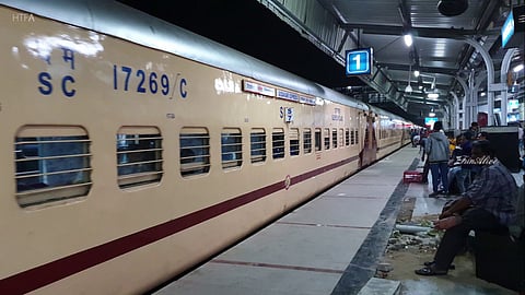 Godavari Express (Manmad-Mumbai)