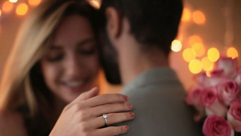 Relationship Advice: रिलेशनशिपमध्ये तणाव निर्माण होतोय? 
