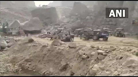 हरियाणात भूस्खलन; अनेक लोकांसह गाड्या ढिगाऱ्याखाली, चौघांचा मृत्यू 