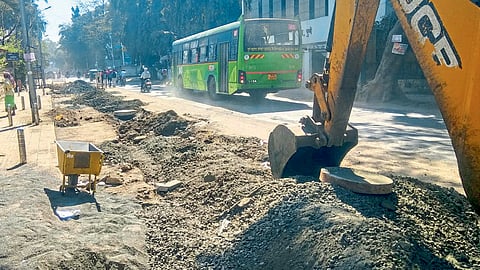 digging by Municipality at 55 places on ready roads jalgaon news