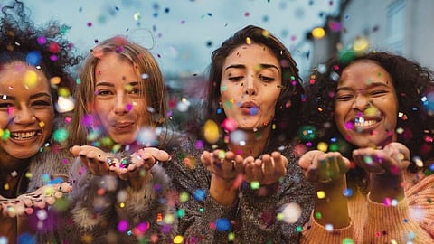 Women Psychology : प्रेमात पडलेल्या महिलांच्या मनात काय सुरू असते?