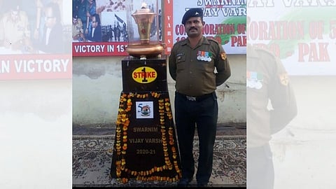 nashik Jawan Narayan Madhawai of Yeola died at Hisar dies in accident in hisar  
