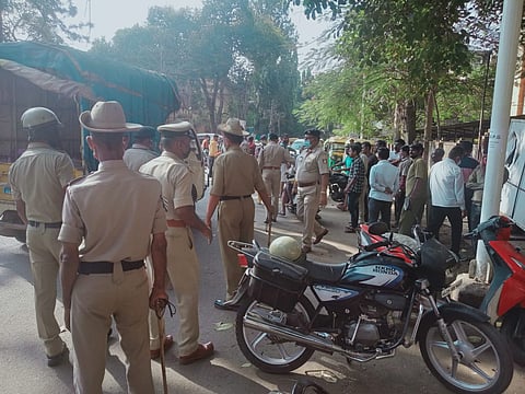  परिसरात कडक पोलीस बंदोबस्त
