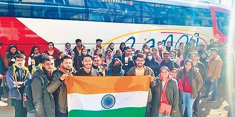 Tricolor Help Indian Student  Reach Safe From Ukraine