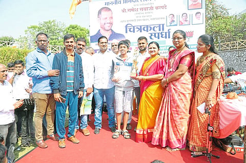 हसत-खेळत चित्रकला स्पर्धेत ९५० स्पर्धकांचा सहभाग