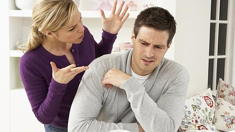 Relationship Tips : चिडचिड्या स्वभावाच्या बायकोला कसं सांभाळावं?