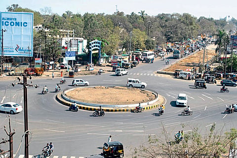circle on highway  risk of accidents jalgaon