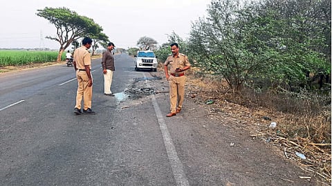 पोलिस निरीक्षक ए. एन. बाबर, राजू पाटील, अशोक जाधव, पोलिस नाईक ढेपणे घटनास्थळी दाखल