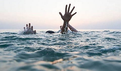 women workers die boat capsize gadhavi river